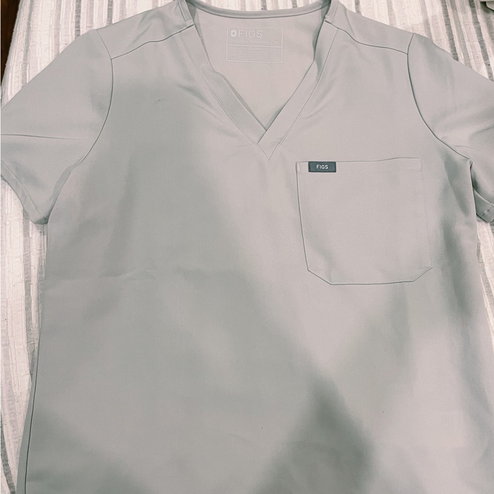 Figs one pocket scrub top